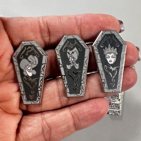 Disney Villain Coffin Trading Pin Evil Queen Cruella Jafar Brooch Jewelry Badge - Picture 5 of 10